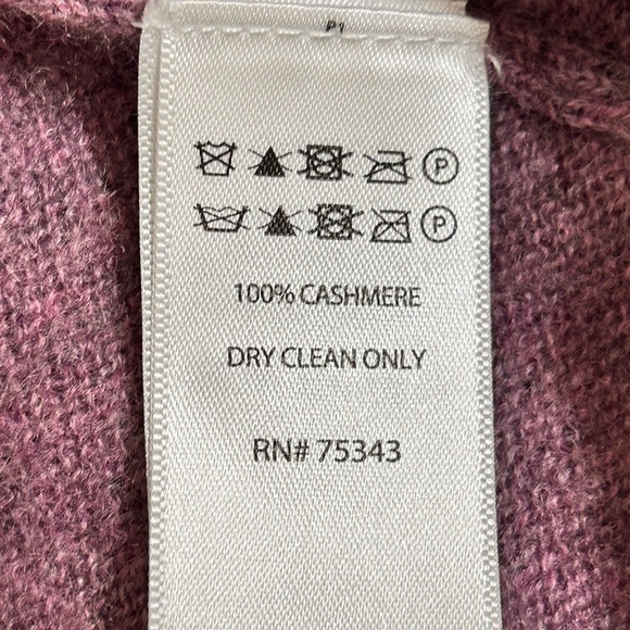 Tahari Purple Crew Neck Sweater with Elegant Texture  💯 CASHMERE - Picture 10 of 10